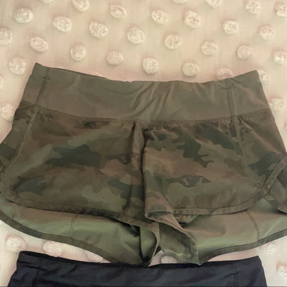 Lululemon camo shorts size 4